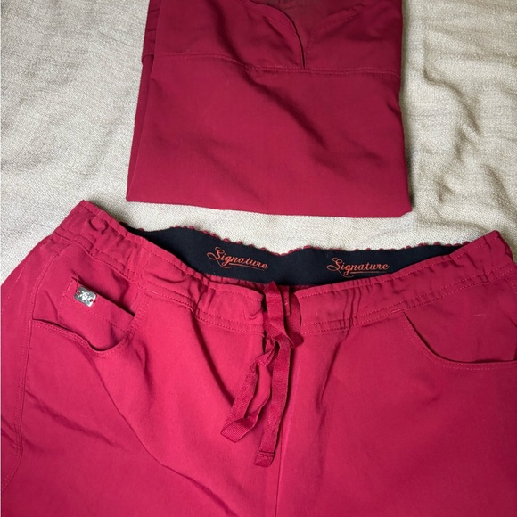 Burgundy Grey’s Anatomy Women’s   Scrub Set Size Large - Picture 12 of 16